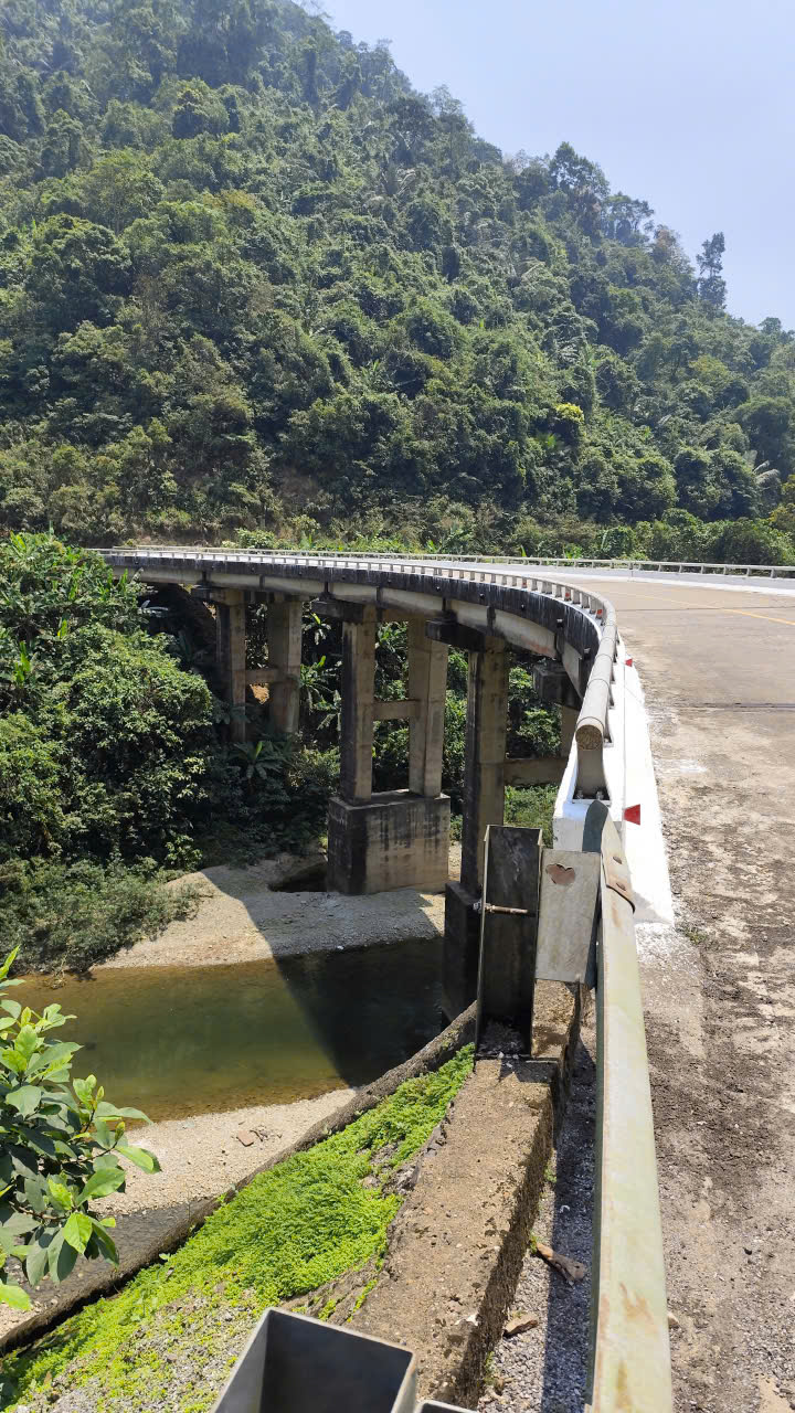 Guided Vietnam motorbike tour photo 4
