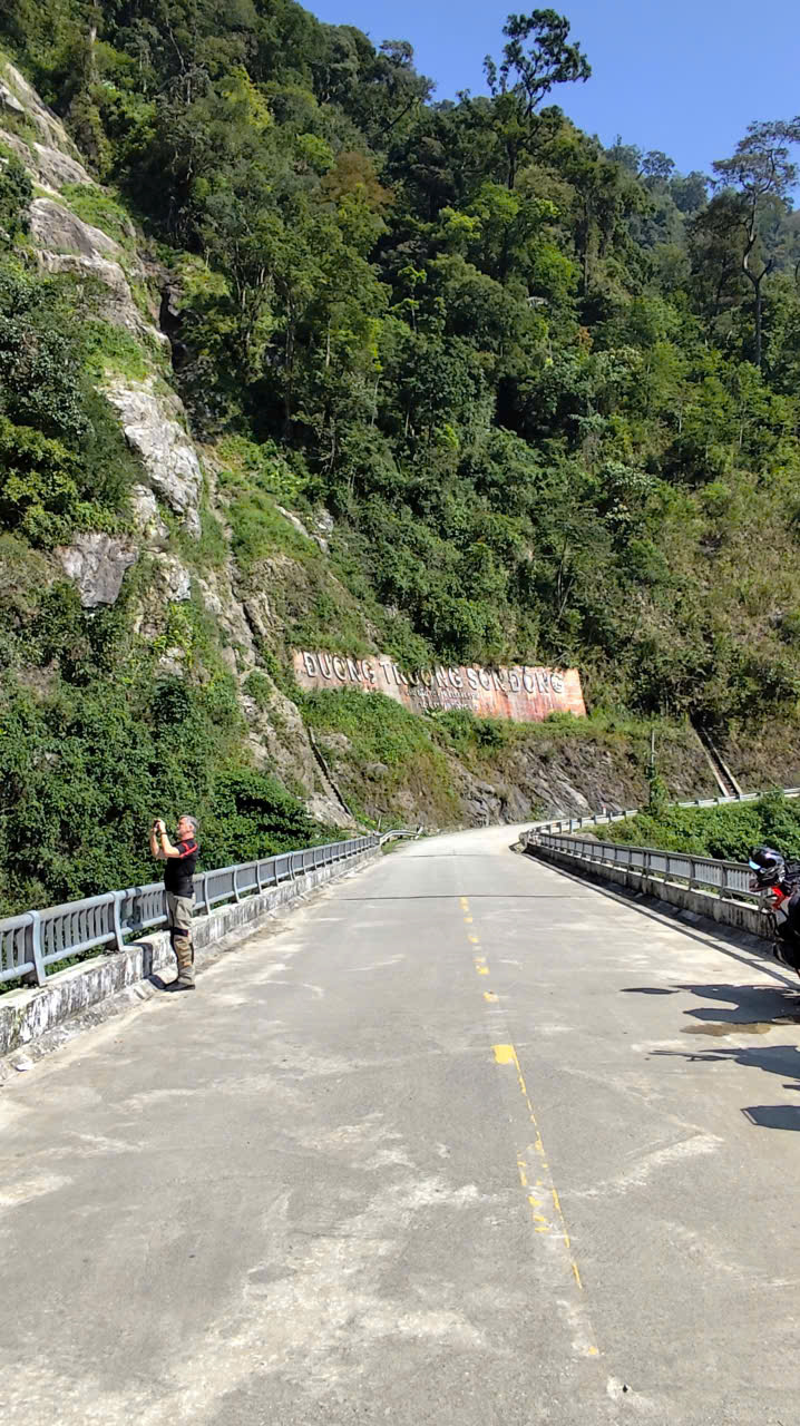 Guided Vietnam motorbike tour photo 6